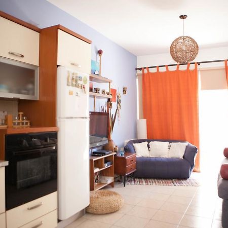 Aquarian Beachfront Apartment Larnaca Esterno foto