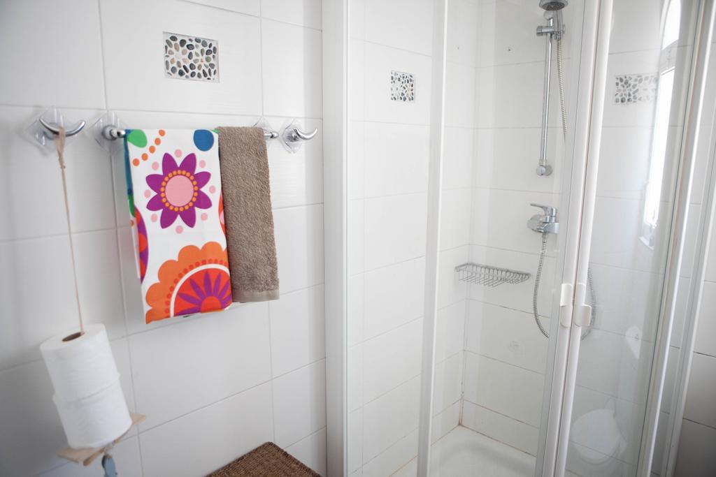 Aquarian Beachfront Apartment Larnaca Esterno foto