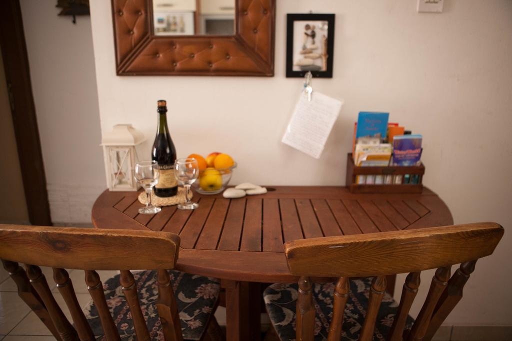 Aquarian Beachfront Apartment Larnaca Esterno foto