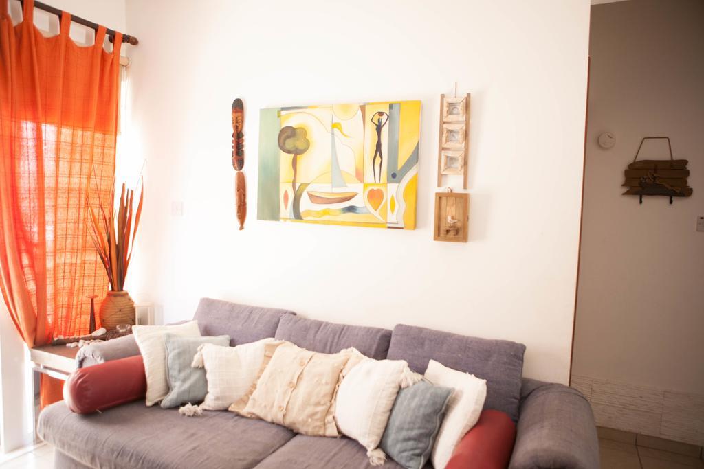 Aquarian Beachfront Apartment Larnaca Esterno foto