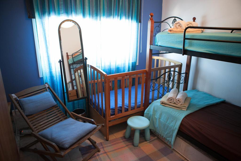 Aquarian Beachfront Apartment Larnaca Esterno foto