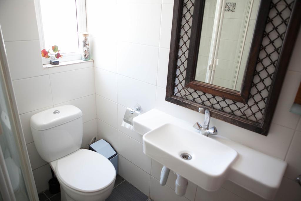 Aquarian Beachfront Apartment Larnaca Esterno foto
